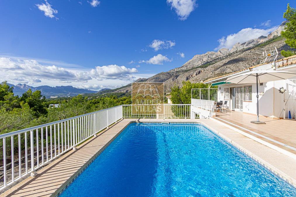 Spacious villa in the best area of Sierra Altea Golf.